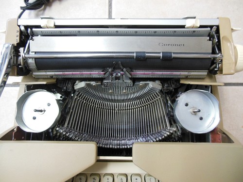 Vtg. Smith Corona Coronet Typewriter with Case - Picture 3 of 12