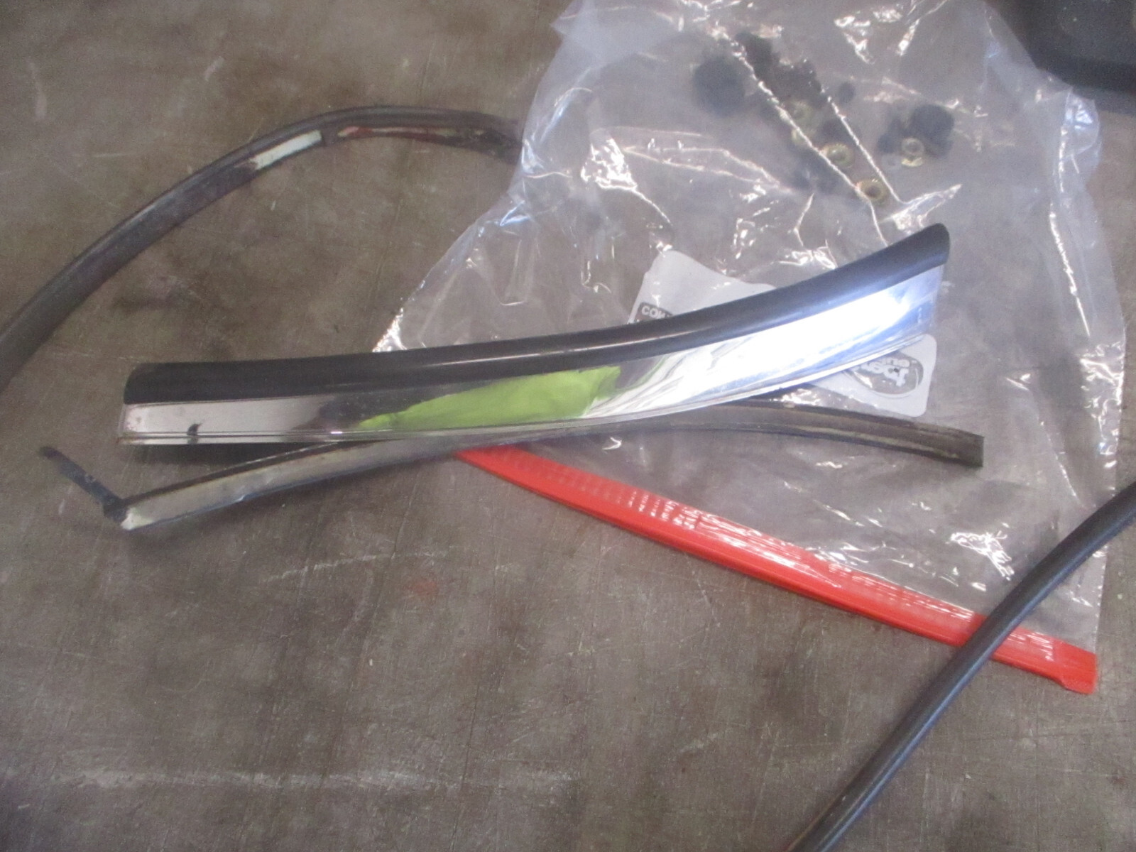 Passenger Front Fender Moulding Chrysler Maserati TC 89 90 91