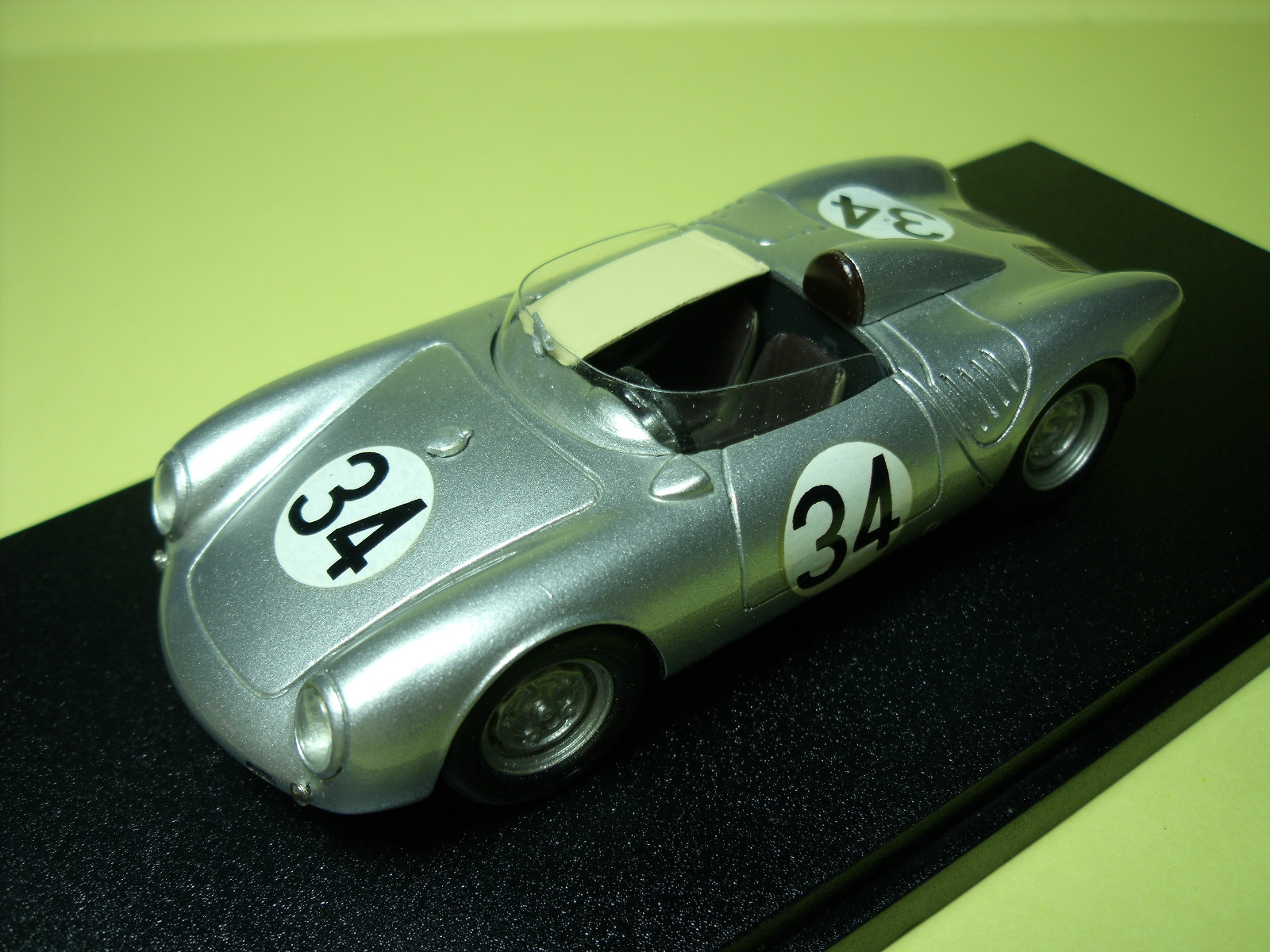 Porsche 550A Spyder Le Mans 1957 Vroom miniature 1/43 à monter et peindre