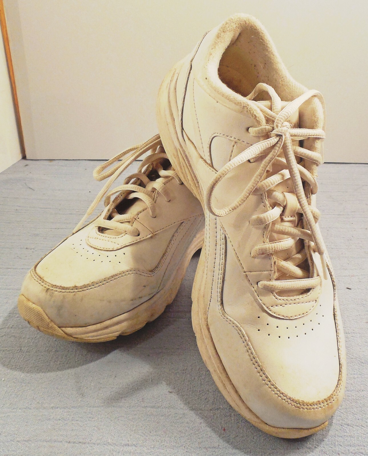 Reebok Classic white leather walking shoes DMX Max sz… Gem