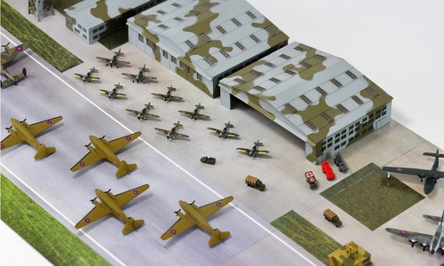 Pit-Road 1/700 SPS10 Royal Air Force Base (Spitfire etc.) Plastic Model Kits - Picture 3 of 10
