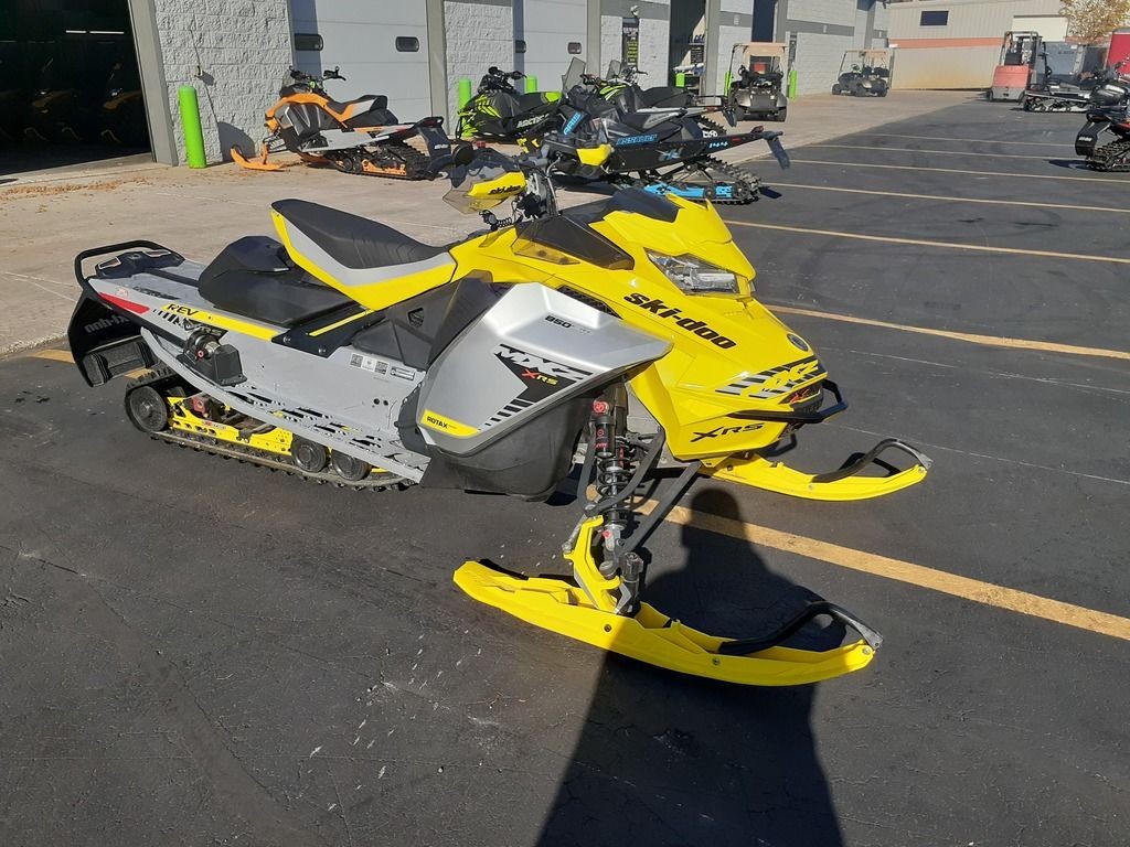 2019 Ski-Doo MXZÂ® X-RSÂ® 850 E-TEC Ripsaw 1.25 w / Adj. Pkg. YELLOW SILVER