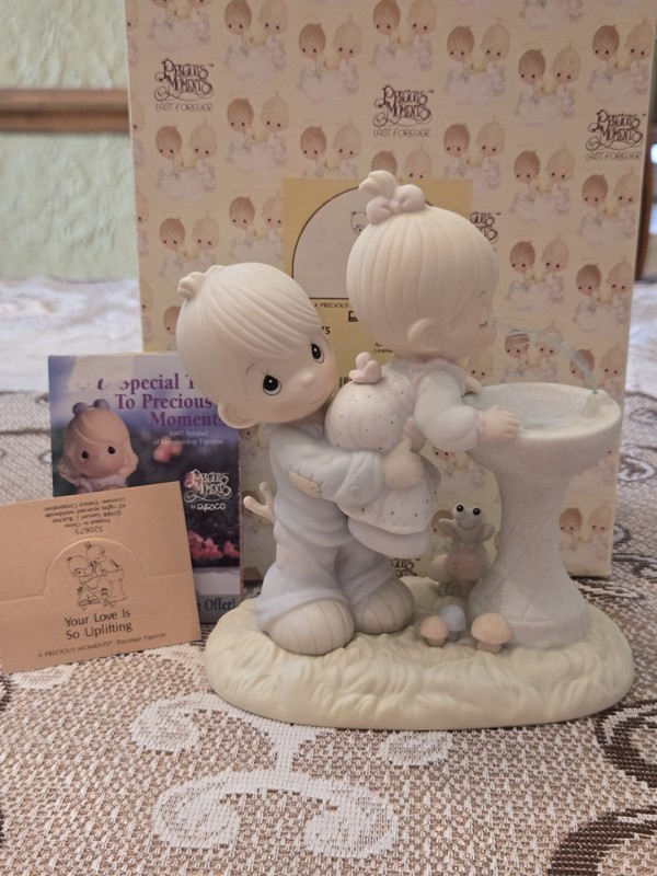 1988 Precious Moments “Your Love Is So Uplifting” Figurine 520675 W/Box