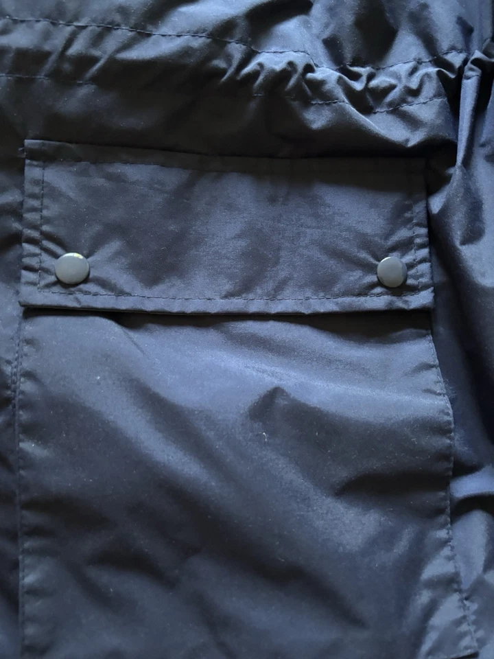 ABRIGO DE LLUVIA HARVARD CREMALLERA COMPLETA Y BROCHE DE PRESIÓN XXL AZUL MARINO CHAQUETA CAPUCHA CHARLES RIVER Foto 3 de 4