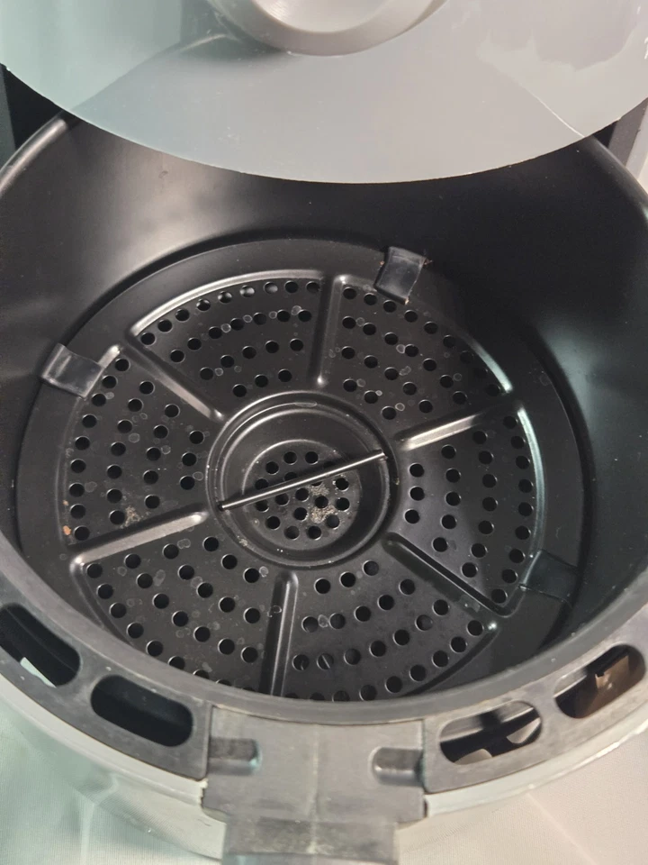 Freidora de aire Farberware 1,9 cuartos de galón sin aceite gris con cajón extraíble Foto 4 de 4