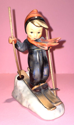 Hummel Goebel    Figur Ski Heil Nr. 59, TMK 2 1950-1959, Holz Stöcke , 15 cm