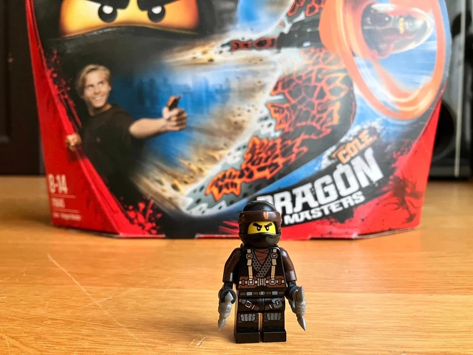 LEGO Ninjago 70645 Cole - Dragon Master, Foto 4 von 5