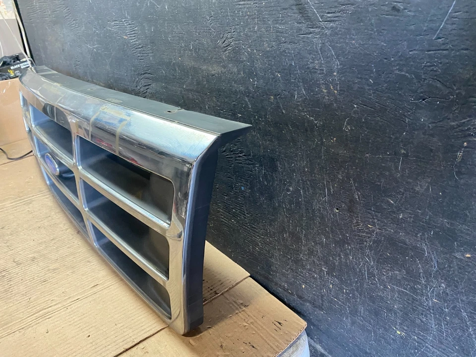 1992 to 1994 Ford F150 Bronco Front Upper Grill Grille Oem P8568 DG - Image 2 of 4