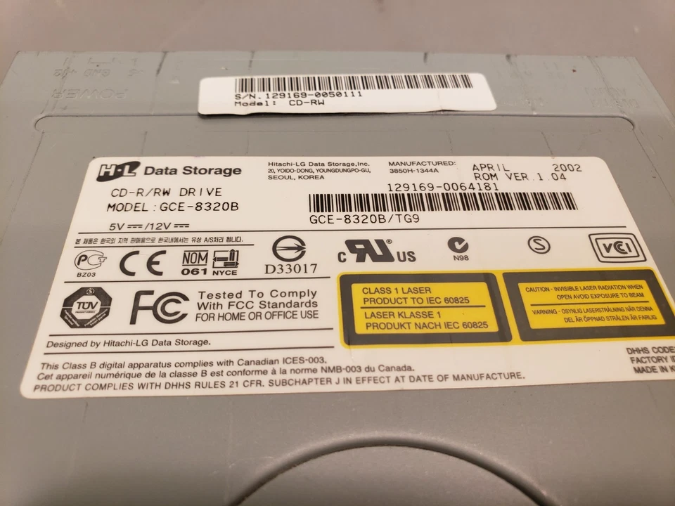 H-L Hitachi GCE-8320B CD-R/RW 32X10X40 IDE CDROM Optical Drive Burner - Image 4 of 4