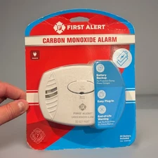 First Alert Plug in CO2 Detector w/Battery Backup Model 1039734