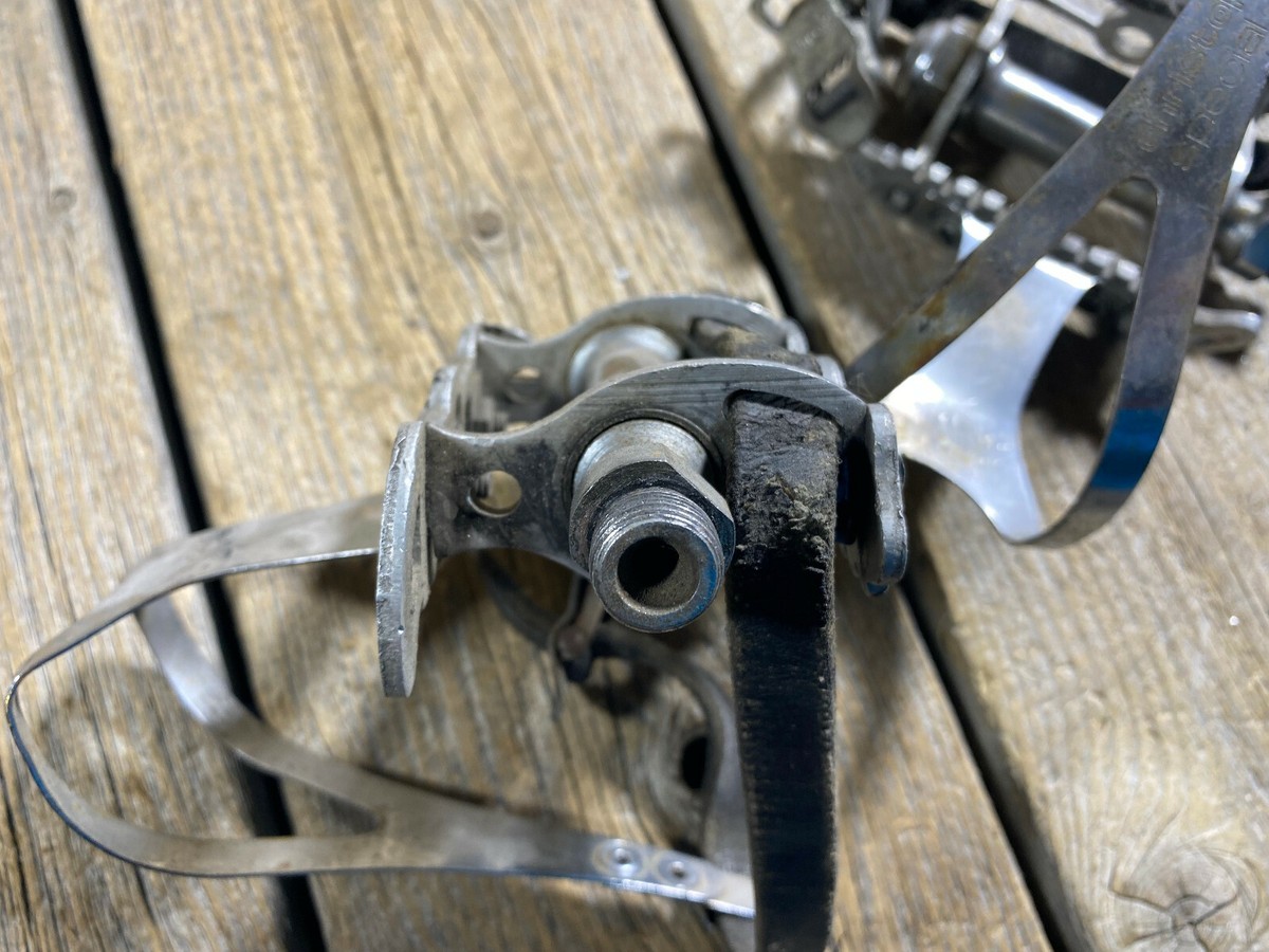 FORD VOITURES VOYAGEURS V8 ET 6 MOTEUR MANUEL DE MÉCANICIEN