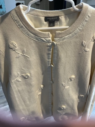 Vintage 1950’s Rose Embellished Sweater Ivory Beautiful Condition Rare Find - Picture 3 of 6