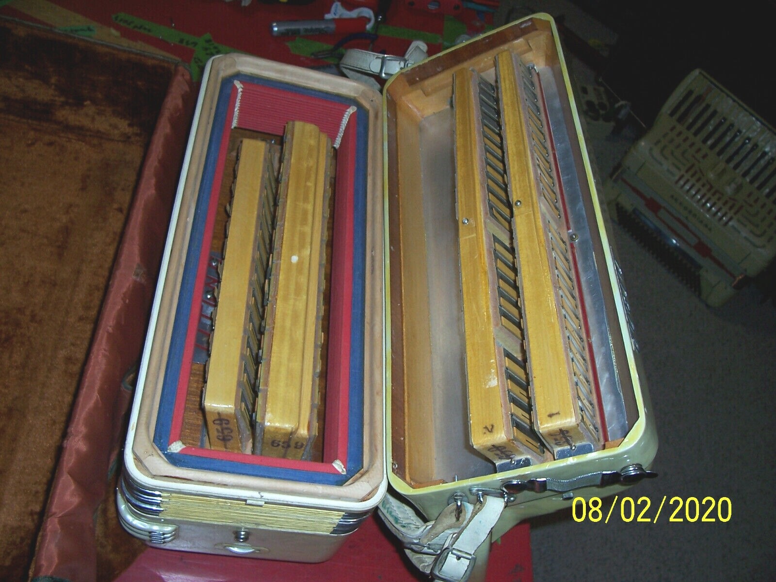 TITANO Ideal 17" Accordion White Tube chamber model Accordian good used