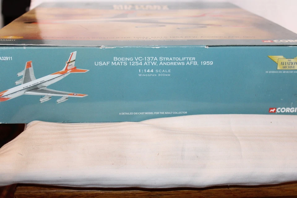 Avión Stratolifter escala 1/144 Corgi, Boeing VC-137A modelo fundido a presión BN caja abierta Foto 2 de 3
