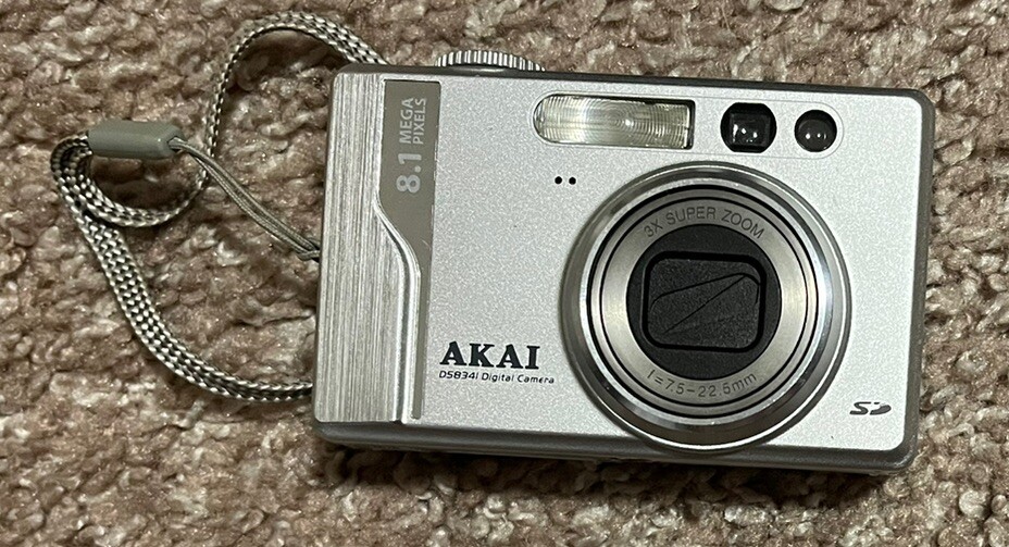 AKAI DS8341 8.1 Mega Pixel Digital Camera NOT TESTED W/ Power Cord