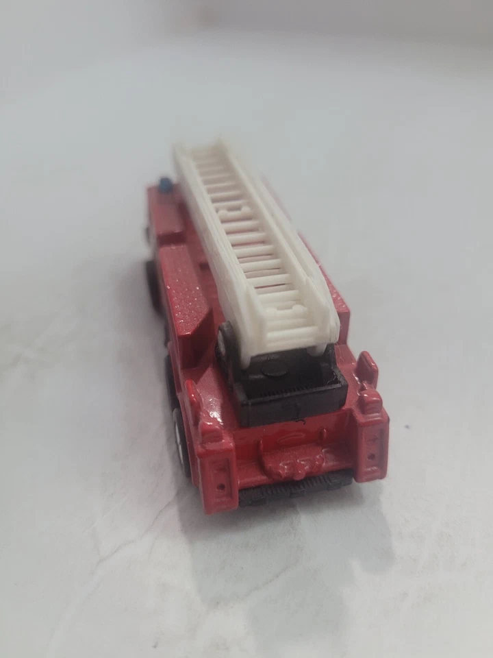 Matchbox Extending Ladder Fire Engine  1991  Red Fire Dept Unit 1  1:64 Loose - Image 4 of 4