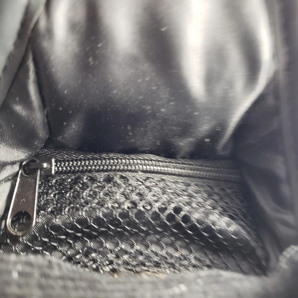 Fellowes Body Glove Travel Water Resistant Adjustable Strap Camera Soft Case/Bag - Image 3 of 4