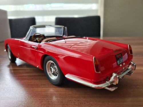 Matrix 1:18 Ferrari 250GT II Serie Cabriolet 1960 - Foto 2 di 5