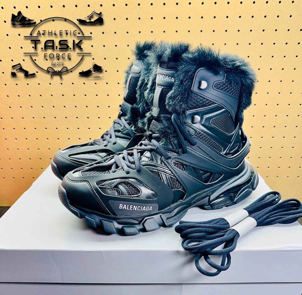 NEW Balenciaga Track Hike Faux Fur Lined Mens Sz 44 (U.S 11 NEW Balenciaga Track Hike Faux Fur Lined Mens Sz 44 (U.S 11