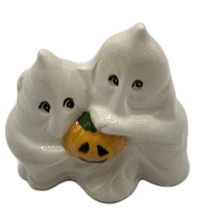 HTF Vintage Two Ghosts Higging With A Pumpkin 3x3 Ceramic Halloween