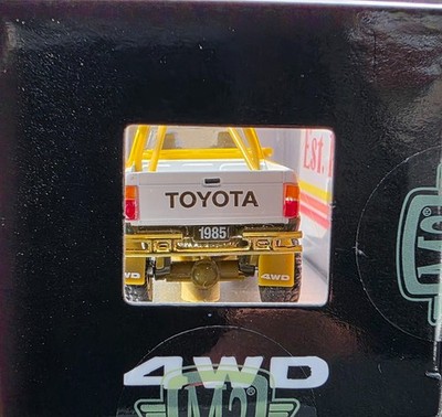 M2 Machines 1985 Toyota Truck White Gold CHASE!! Diecast Pickup 1