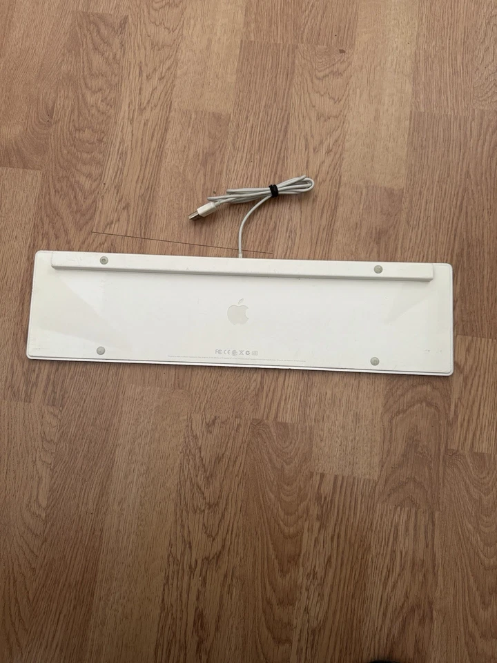 Tastiera Usb Apple Keyboard A1243 - Qwerty italiano - solo per ricambi - Immagine 2 di 3