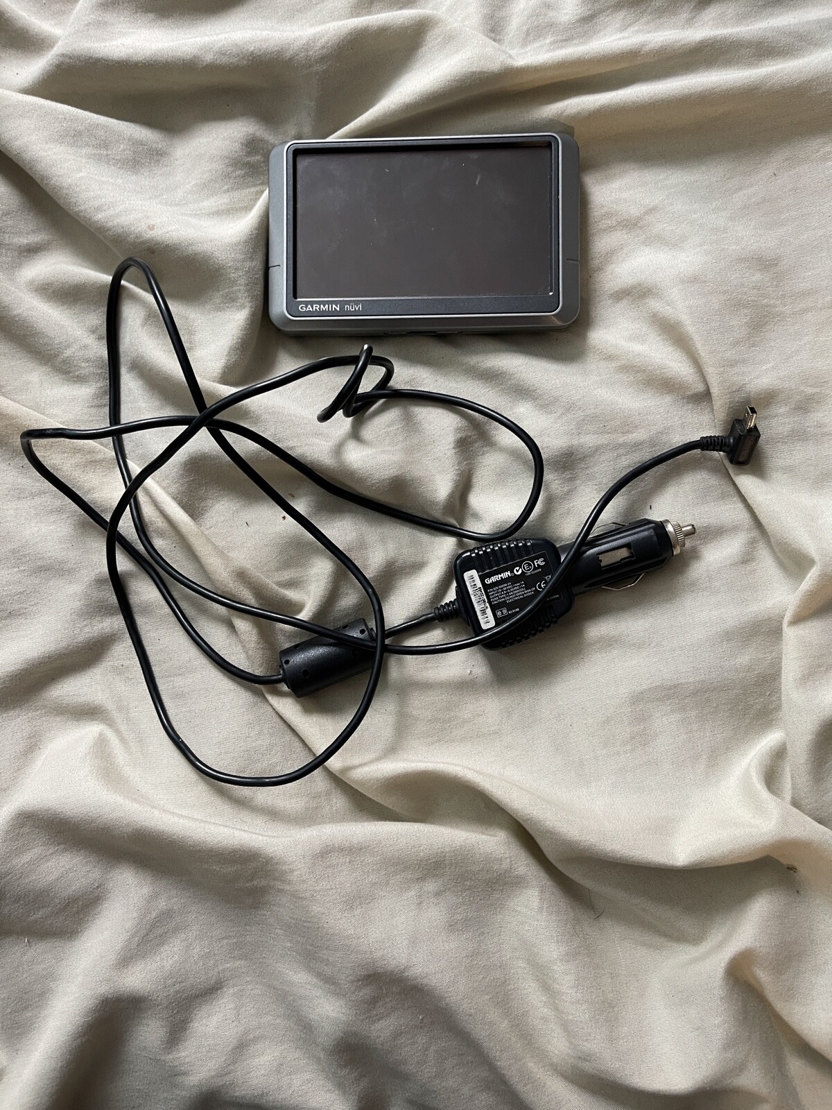 Garmin NUVI 200W GPS Bundle with Car Charger - Fully Functional-image