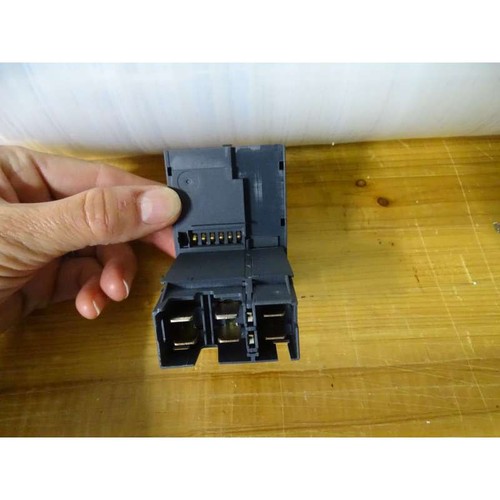 Schneider LUCA32B Unité De Contrôle Standard Classe 10 - 8 32 A - 24 V Cc - Photo 2 sur 6