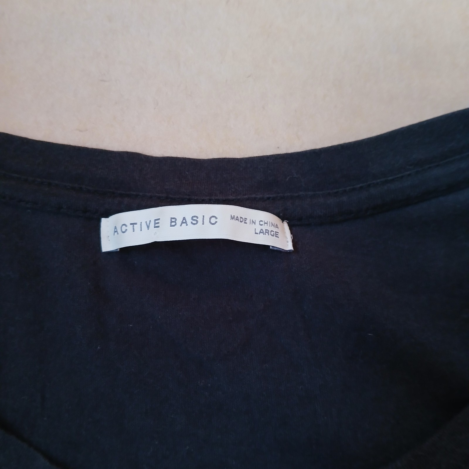 Active Basic V Neck Basic T Shirt  Large Black Sh… - image 3