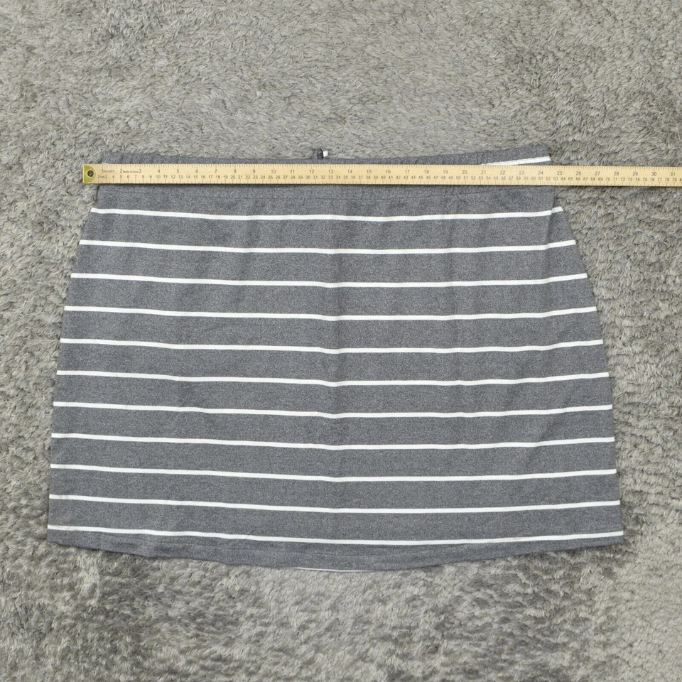 Torrid Women's Size 4 Straight & Pencil Skirt Gray Polyester Pull On Striped - Image 4 of 4