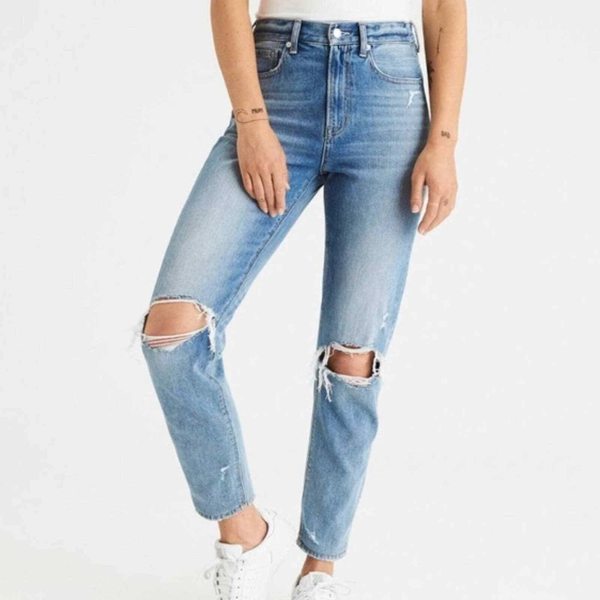 American Eagle Distressed Ripped Light Wash Ankle High Rise Mom Jeans Size 2