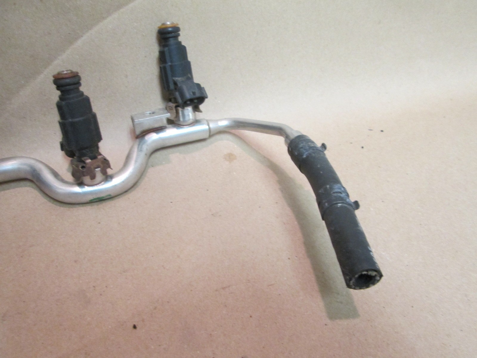 Bentley Continental GT 05  RH  Fuel Injector Rail / Tube w/ Injectors 