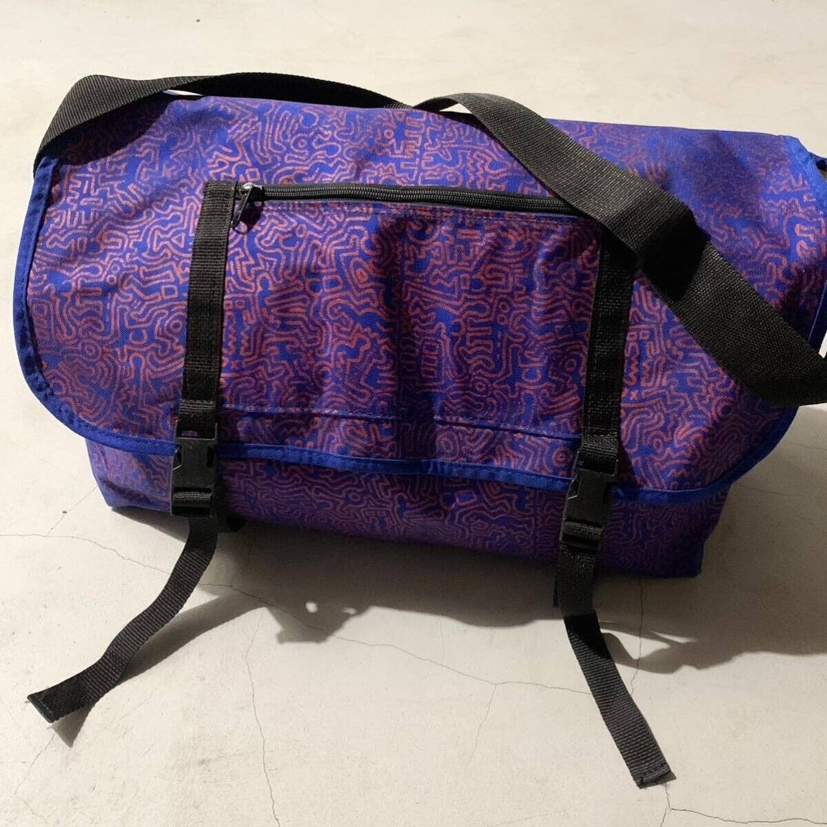 90s POP SHOP Keith Haring Extra Large Messenger Bag Made in 90s POP SHOP Keith Haring Extra Large Messenger Bag Made in