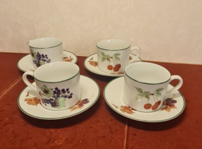 Royal Worcester Evesham Vale Teetasse und Untertasse x 4