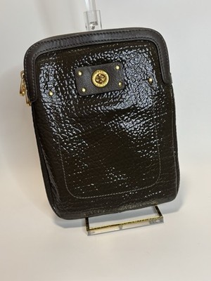 タブレットケースmarc jacobs MARC BY MARC JACOBS ($228) Gray Patent Leather Zip-Top Tablet Case