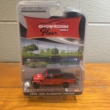Greenlight Showroom Floor Series 5 2023 Jeep Gladiator TARGET CHASE Red BASE