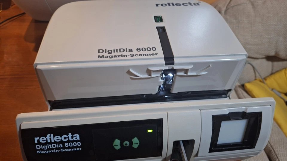 Scanner Reflecta DigitDia 6000 In Automatico - Immagine 2 di 4