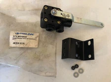 AUTOMANN HEIGHT CONTROL VALVE HENDRICKSON 171.H218OE NEW 