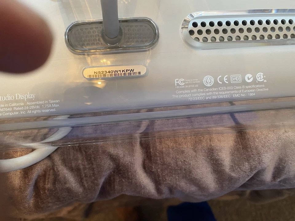 Apple Studio Display LCD Monitor 2001 - Image 4 of 4