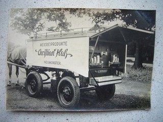 1) Foto PRIVADA alrededor de 1930 NEUMÜNSTER Productos Meiere CHRISTIAN HASS Carro de caballos