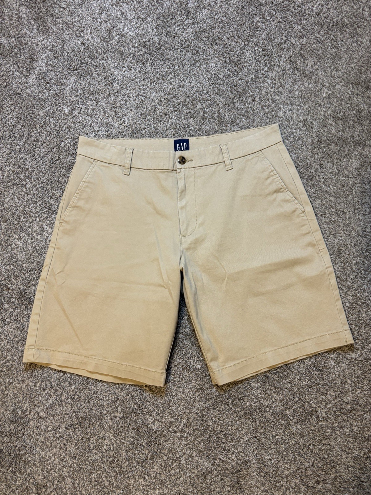 Gap Men's Flat Front Short Basic Regular Fit - image 1
