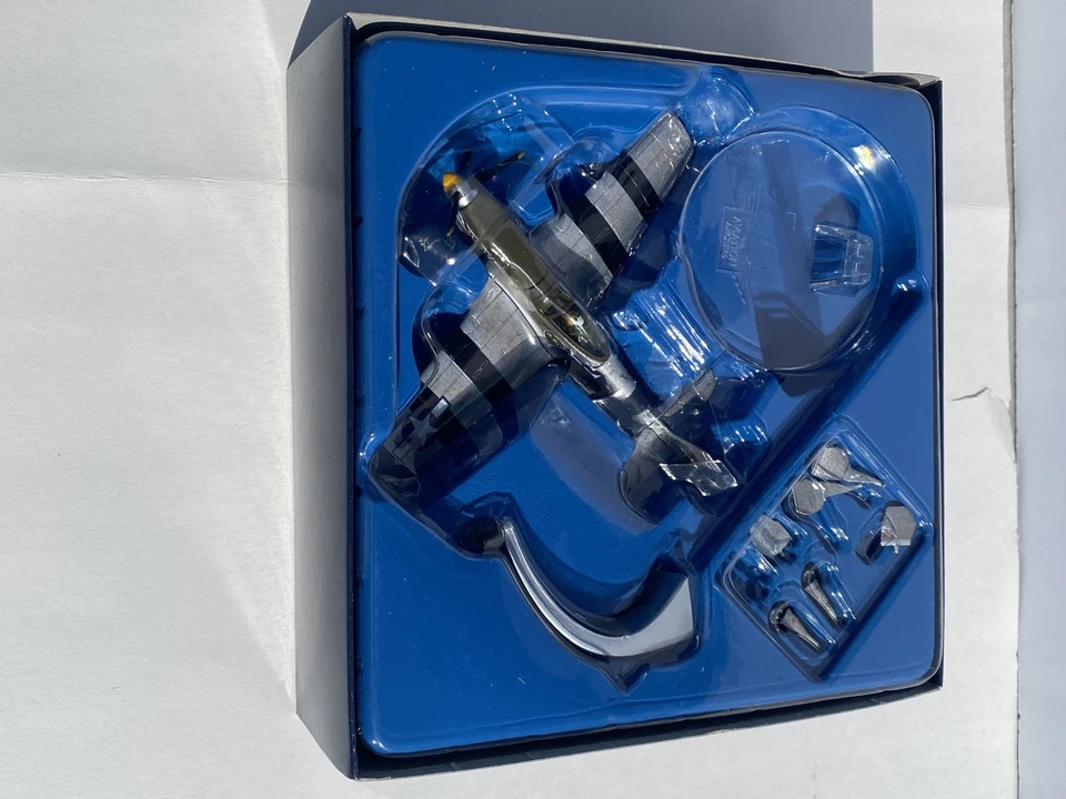 CORGI P-51D Mustang Major Walker "BUD" Malhurin Fighter Ace DIECAST 1:72 Limited - Image 2 of 4