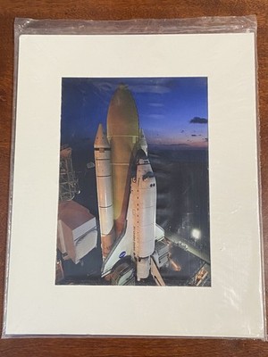 NASA Space Shuttle Endeavour Stand By Launch Passepartout Foto von Pad 39B 8x10