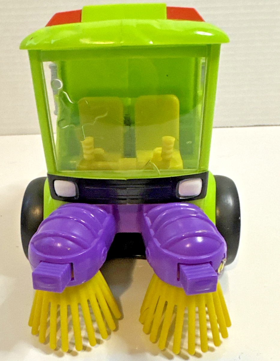 The Trash Pack Zombie Catcher Sweeper Green Purple With 2 Figures