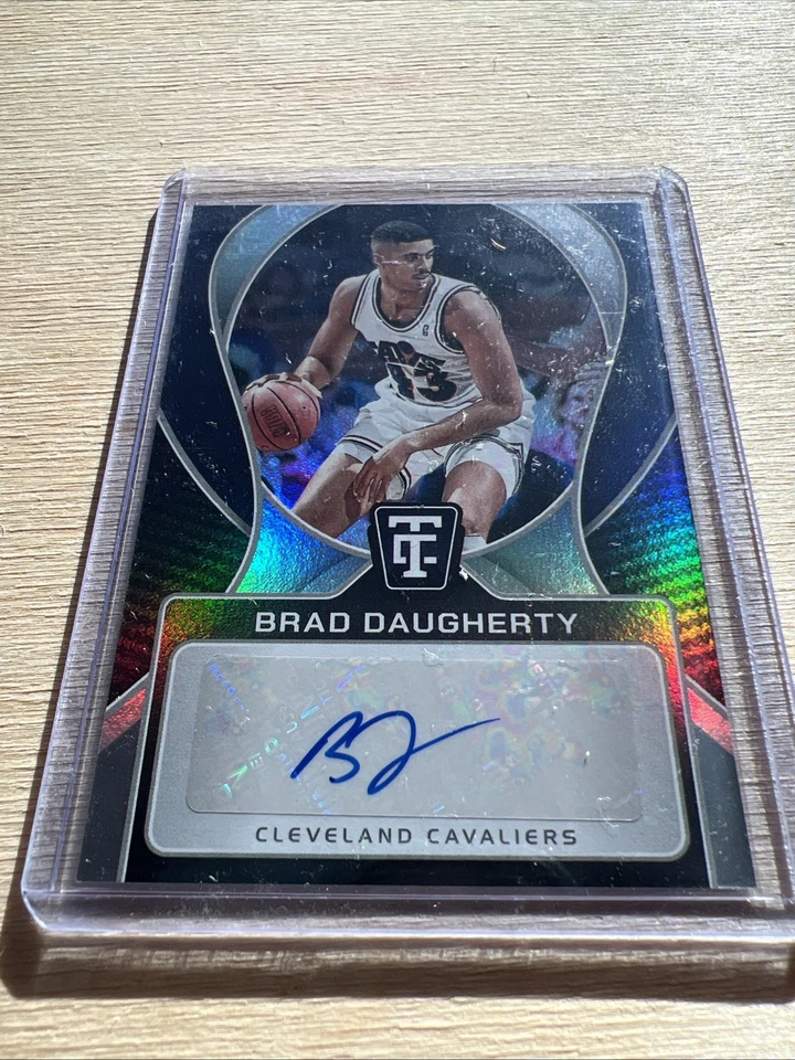 Brad Daugherty 2024-25 Panini totalmente certificado automático #tcs-dau Foto 3 de 4
