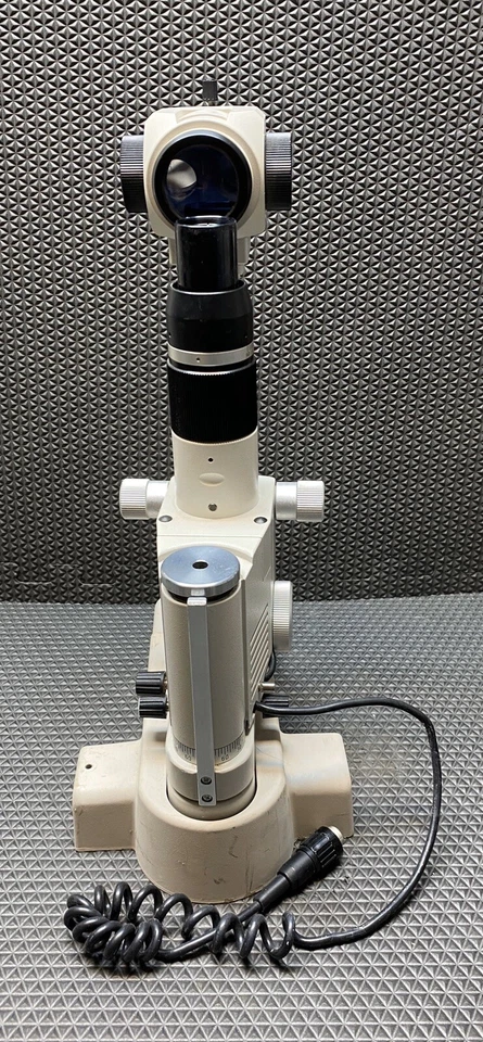 Lâmpada de fenda Reichert corpo Xcel 200 com alça seletora de ampliação. - Imagem 2 de 4