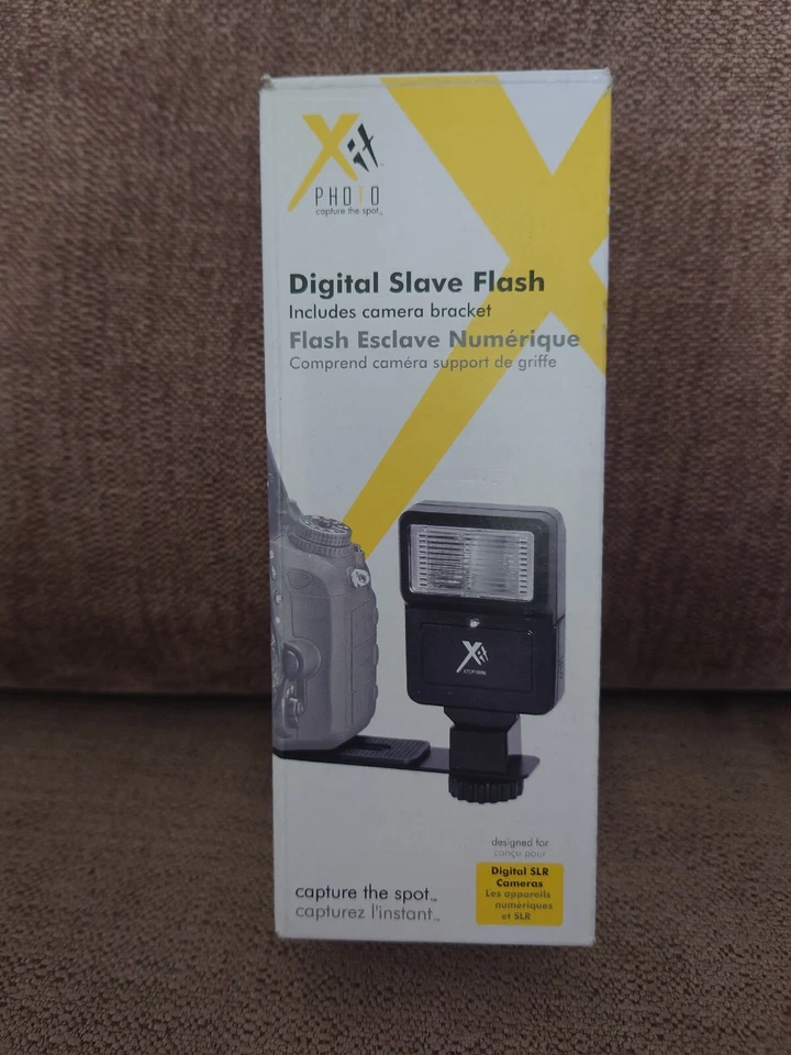 Xit Digital Slave Flash with Camera Bracket XTCF1BRK Working  - Image 2 of 4