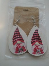 VALENTINE'S DAY GNOME W PLAID PINK  BLACK HAT PU LEATHER FISHOOK STYLE EARRINGS