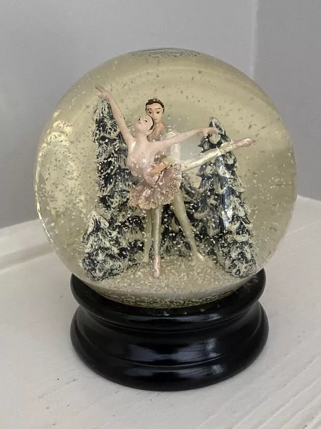 Ballerina 2024 snow globe
