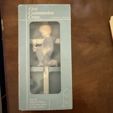 The Valencia Collection 2010 Porcelain Praying Boy Baptism Gift Cross Brand New